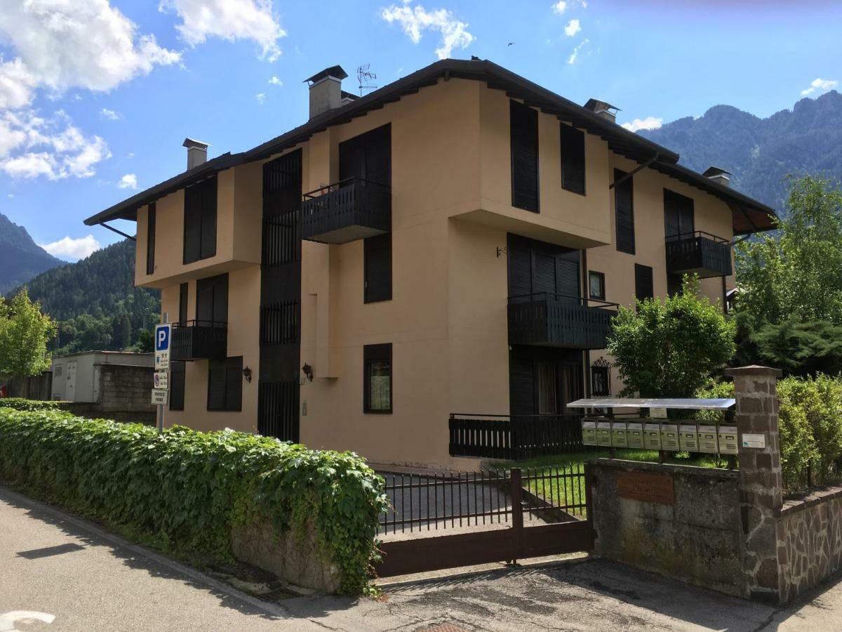 Ferienwohnung La Finestra Sulle Dolomiti - The Window To The Dolomites Fiera Di Primiero Exterior foto